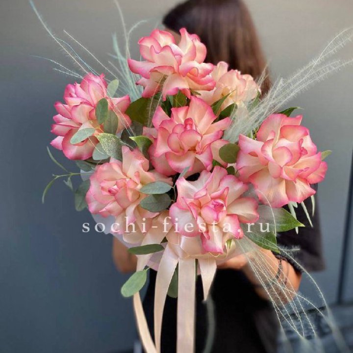 9 Французских роз Джумилия в боксе в Нальчике