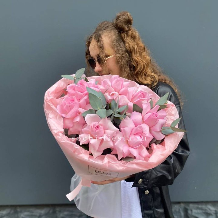 7 розовых роз в Нальчике