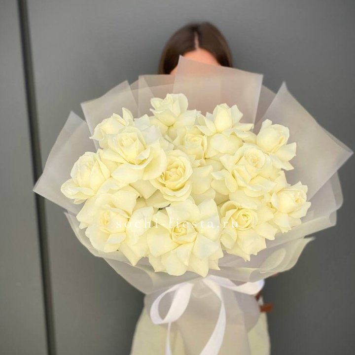 13 белых роз в Нальчике