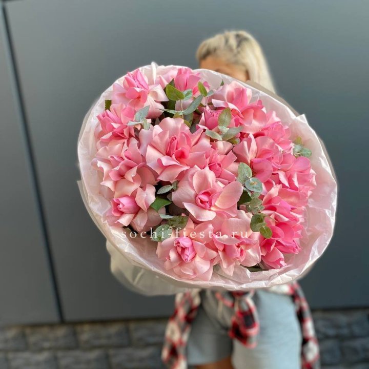 17 розовых роз в Нальчике