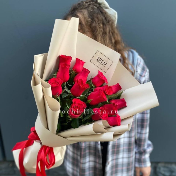 15 красных роз в Нальчике