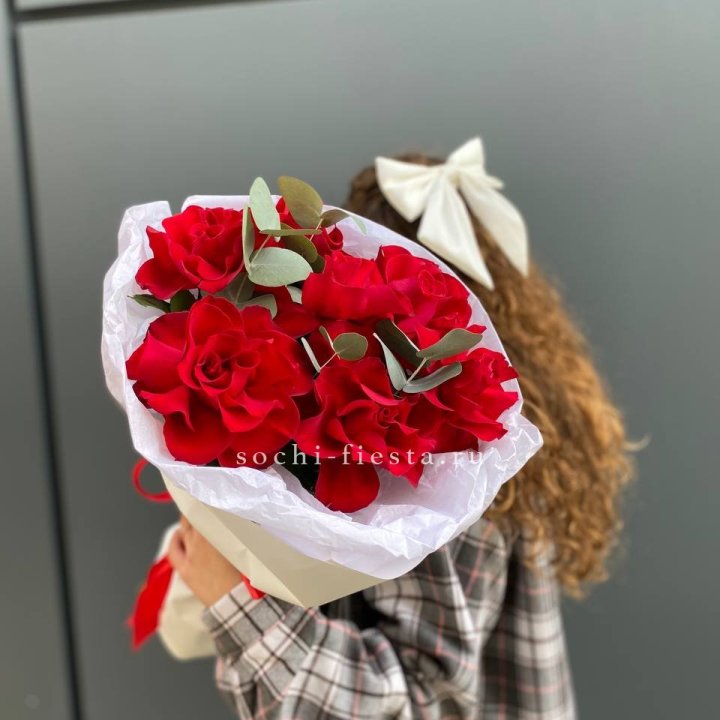 7 красных французских роз в Нальчике