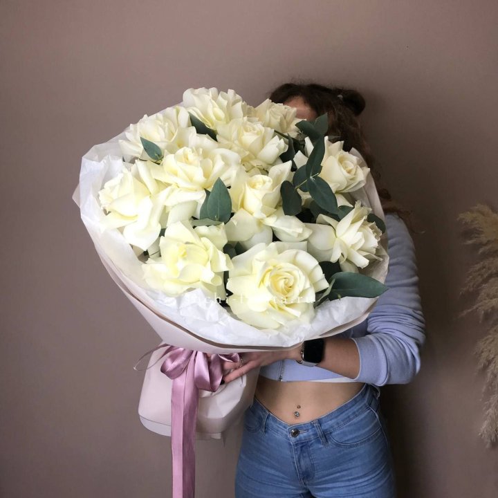 11 Белых французских роз "Вайт найс" в Нальчике