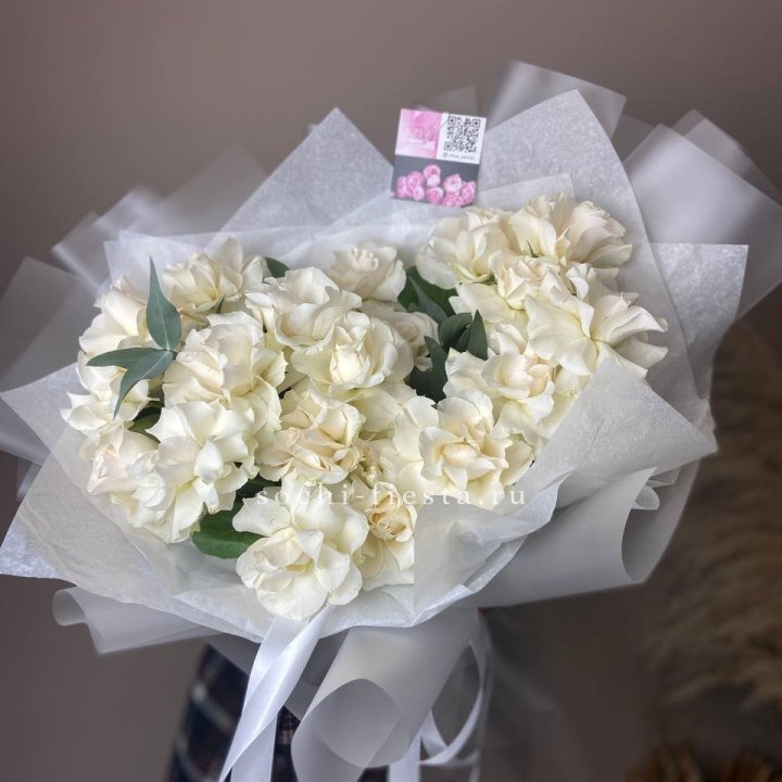 21 французских роз с эвкалиптом в Нальчике