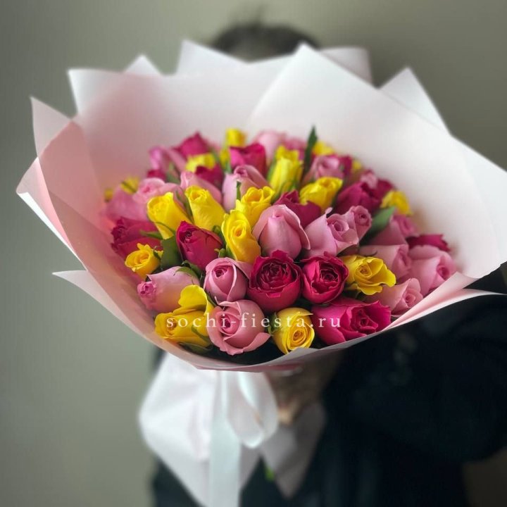 Букет из 51 розы Микс (Кения) в Нальчике