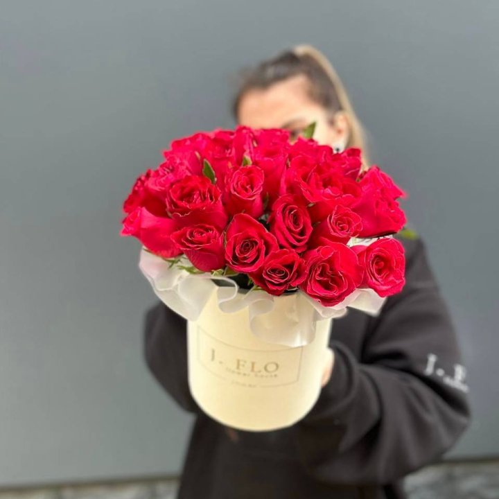 27 кенийских роз в боксе в Нальчике