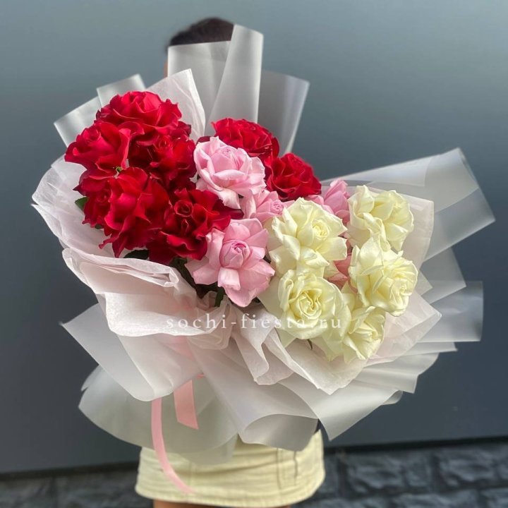 Микс из 17 роз в Нальчике