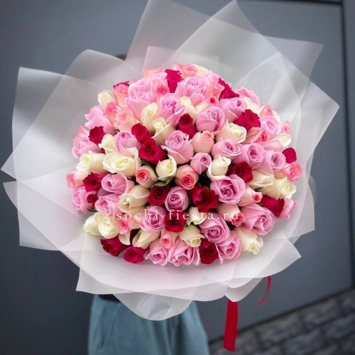 101 разноцветная роза "Карусель" в Нальчике