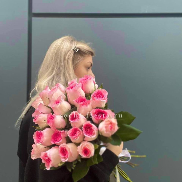  25 розовых роз в Нальчике