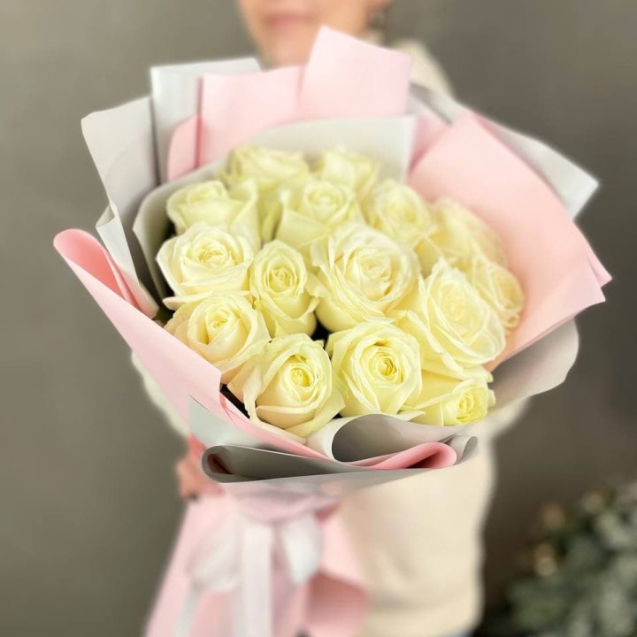 15 белых роз пудра в Нальчике