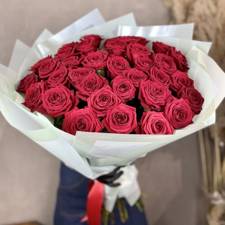 37 красных роз в Нальчике