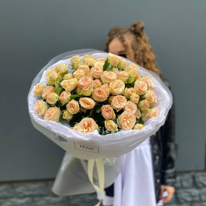 15 пионовидных роз в Нальчике