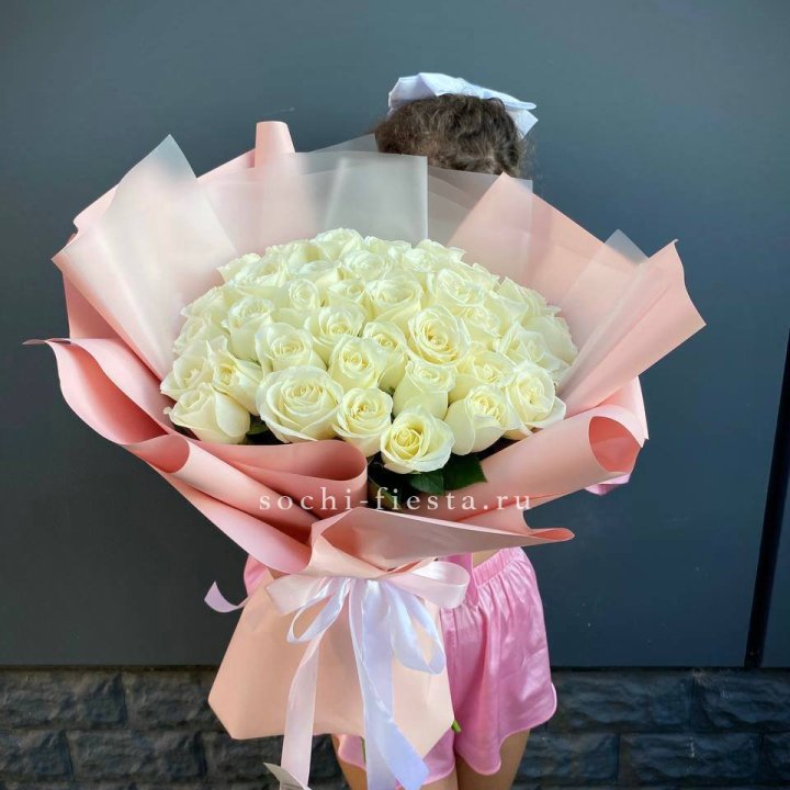 35 белых роз в Нальчике