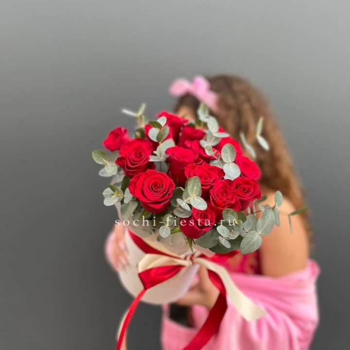 15 Красных роз в боксе №2 в Нальчике