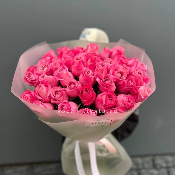 Роза малиновая в Нальчике