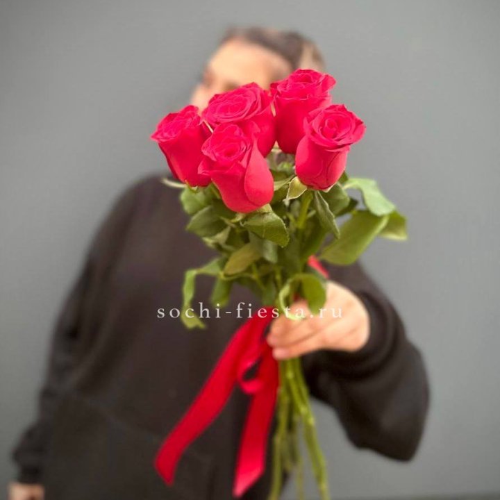 Букет 5 красных роз  в Нальчике