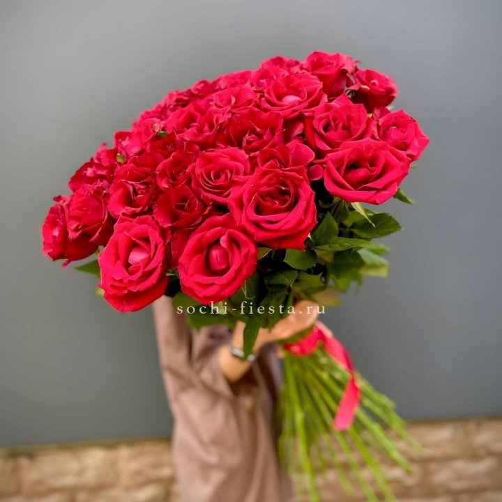 51 высокая красная роза в Нальчике