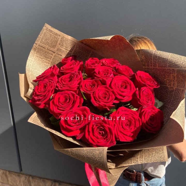 19 красных роз Леди Крафт в Нальчике