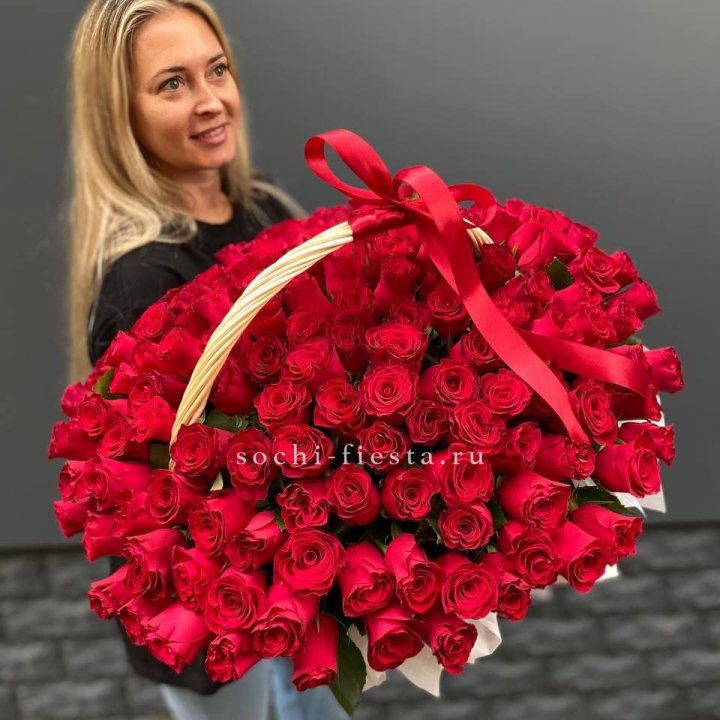 151 красная  роза в корзине в Нальчике