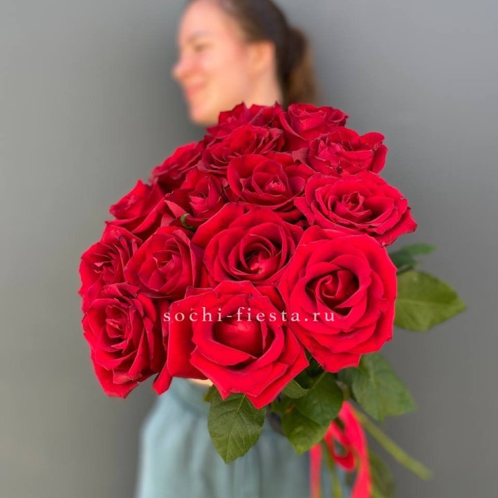 15 красных роз под ленту в Нальчике