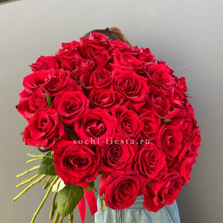 35 красных роз под ленту в Нальчике