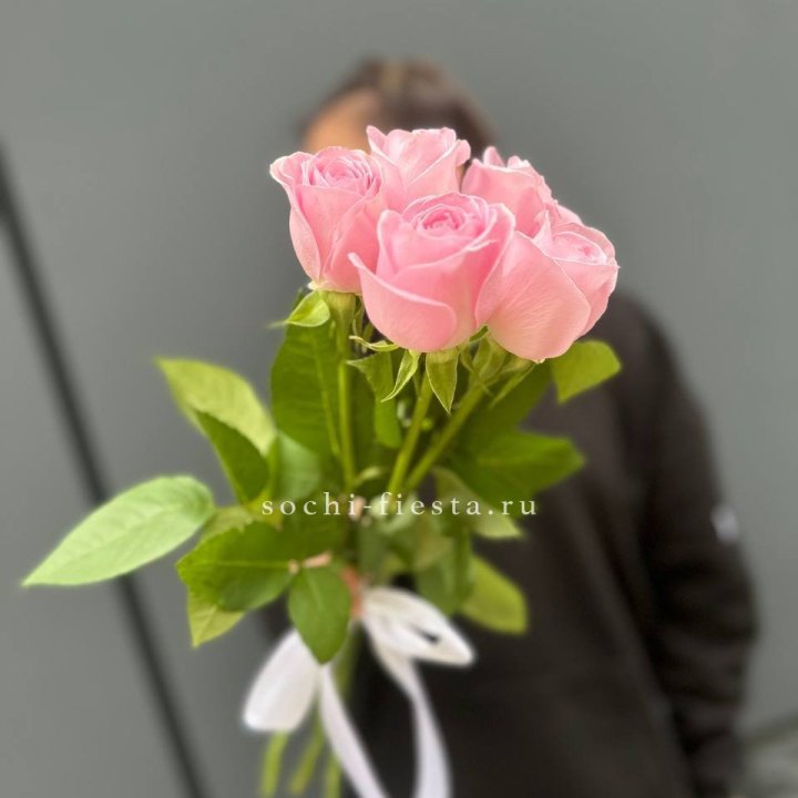 Букет 5 розовых роз  в Нальчике