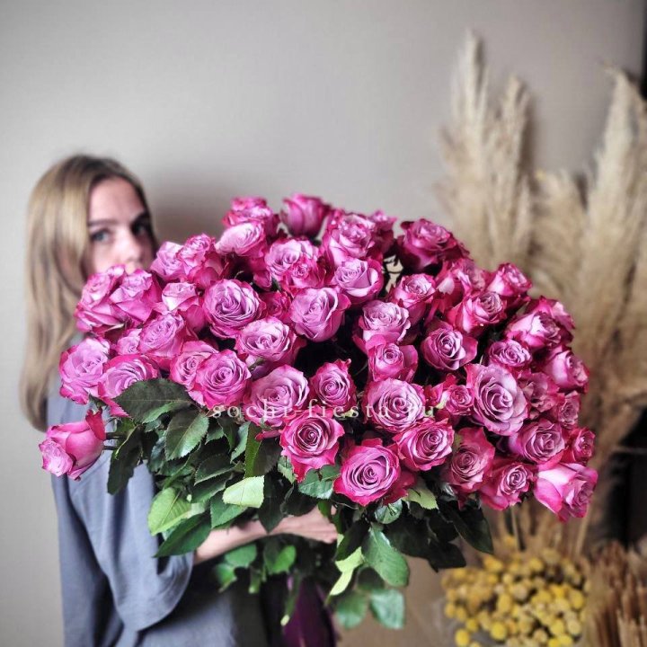 Охапка высоких роз Деп перпел в Нальчике