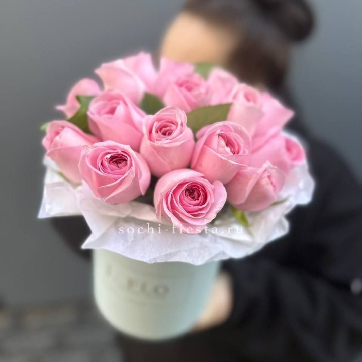 17 розовых роз в цилиндре в Нальчике