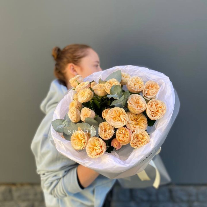 7 пионовидных роз в Нальчике