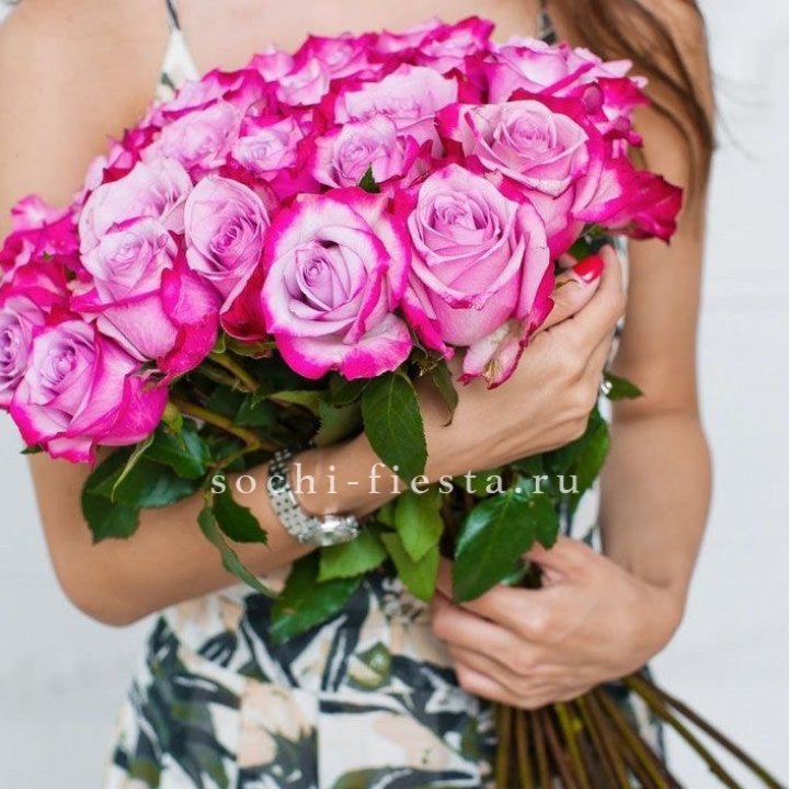 Букет высоких роз Ди перпел в Нальчике