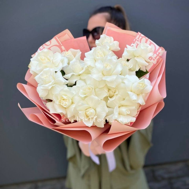 Белые розы "Аморе" в Нальчике