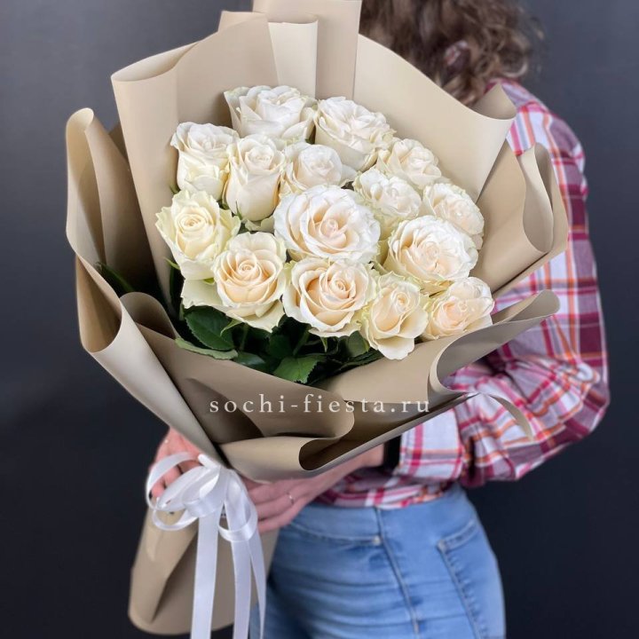 15 белых роз кофе в Нальчике