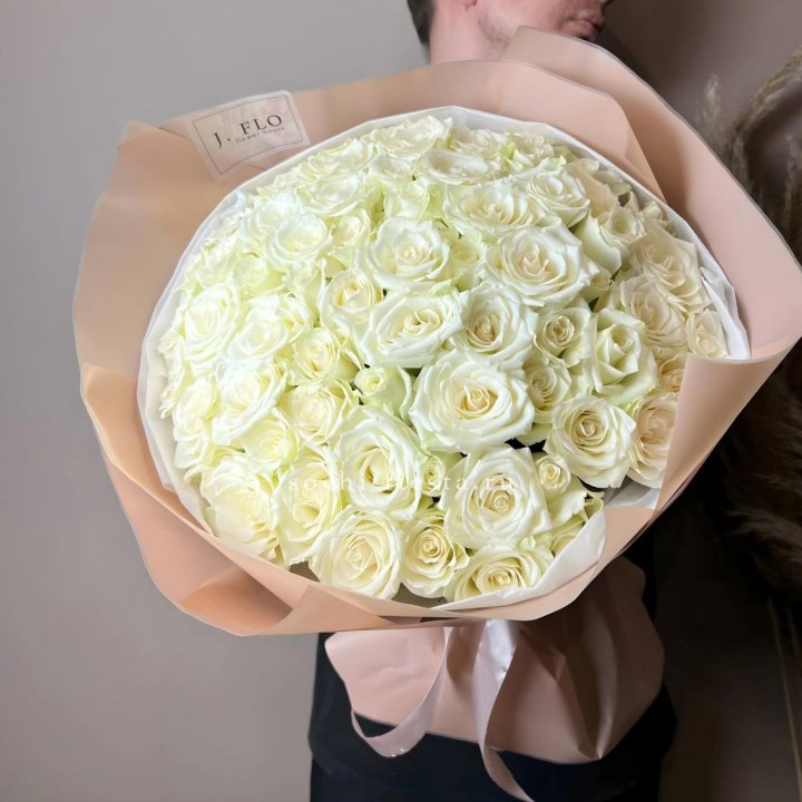 51 белая  роза в оформлении в Нальчике