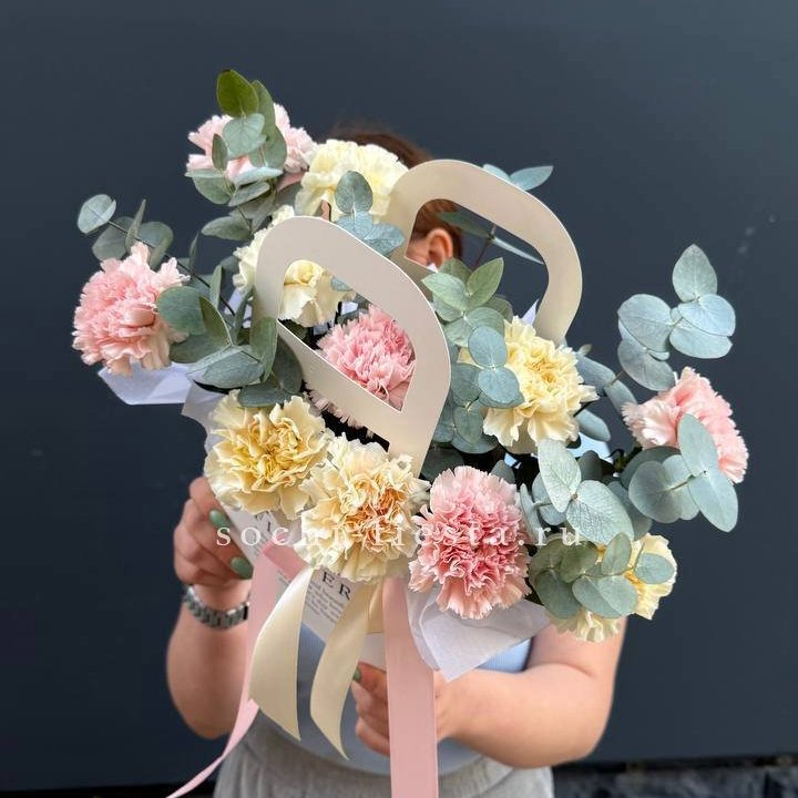 Сумочка из диантусов в Нальчике