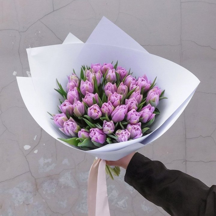 35 сиреневых тюльпанов в Нальчике