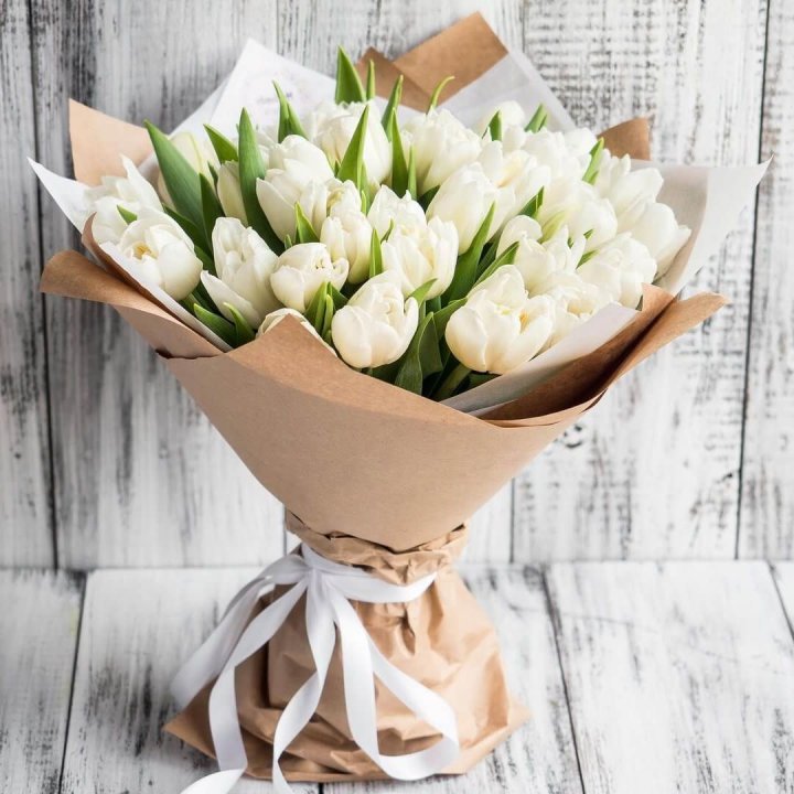 25 белых тюльпанов в Нальчике