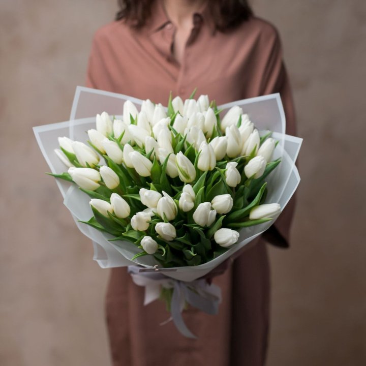 51 белый тюльпан в Нальчике