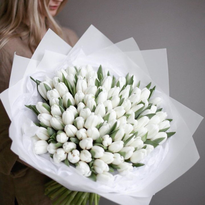 101 белый тюльпан в Нальчике
