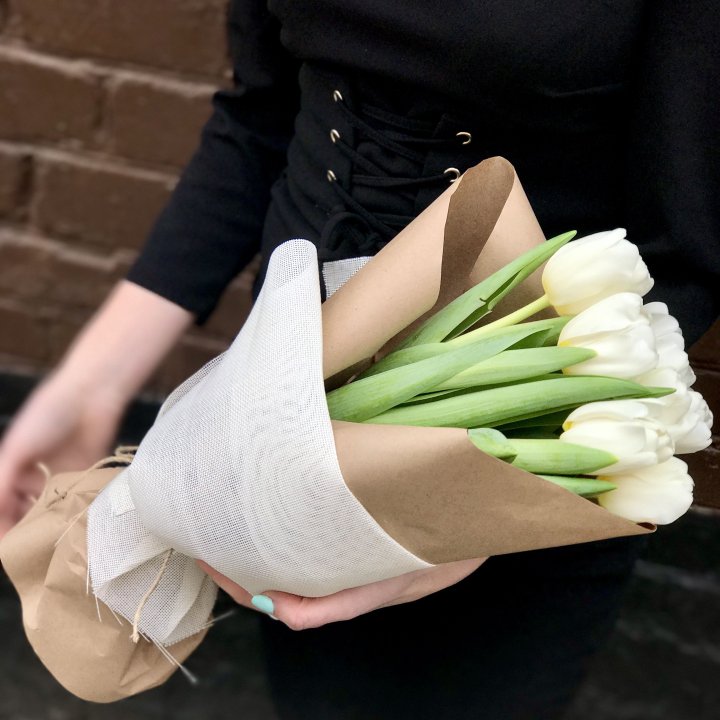 Букет белых тюльпанов в Нальчике