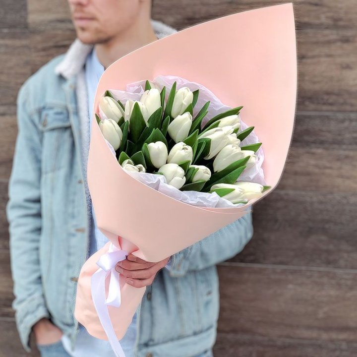 19 белых тюльпанов в Нальчике