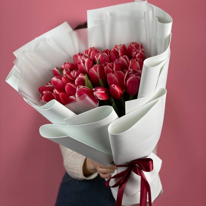 Букет красных тюльпанов в Нальчике